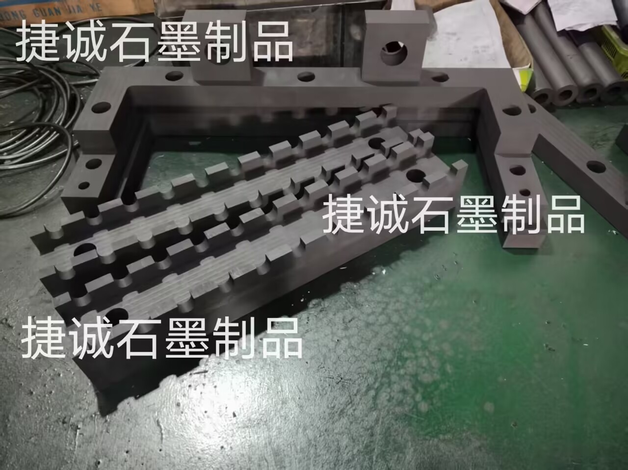 真空爐石墨件，真空爐石墨件，真空爐石墨發熱元件，真空爐石墨連接片，真空爐石墨橫梁，真空爐石墨件石墨橫梁，真空爐石墨件加工，真空爐石墨配件加工，真空爐石墨件生產廠家